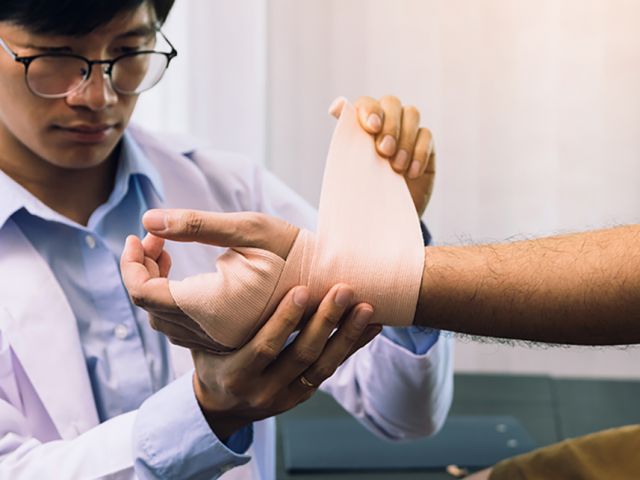 Asian physiotherapists are examining the results of wrist surger